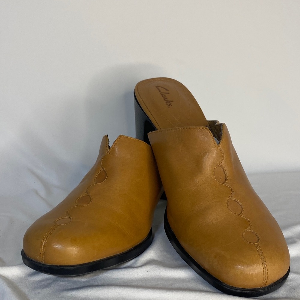 Clarks Women's Camel Leather Mules